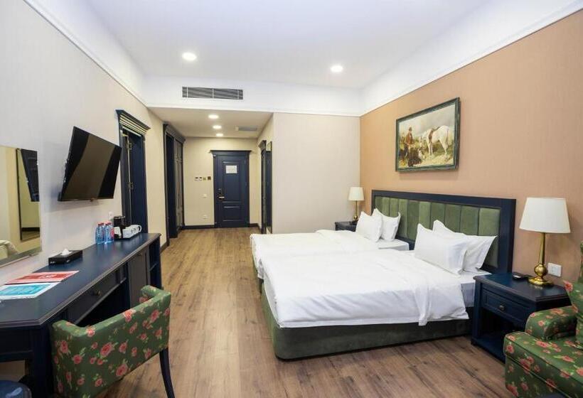 اتاق خانوادگی, Macara Lake Park