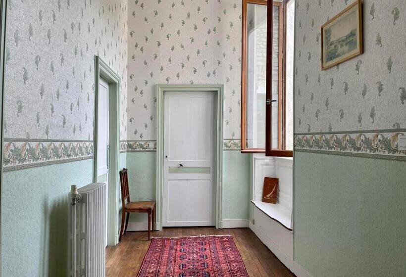 Семейный Номер, L Escapade Place Voltaire