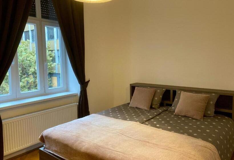 اتاق استاندارد, Twix Rooms