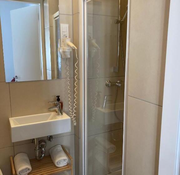 اتاق عادی یک تخته, Twix Rooms