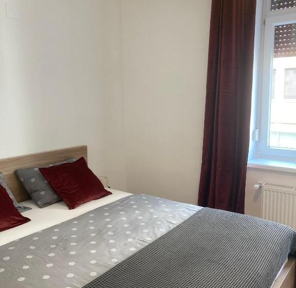 اتاق عادی یک تخته, Twix Rooms