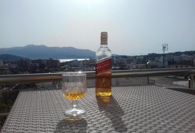 Perhehuone Merinäkymä, Villa Luan Ksamil