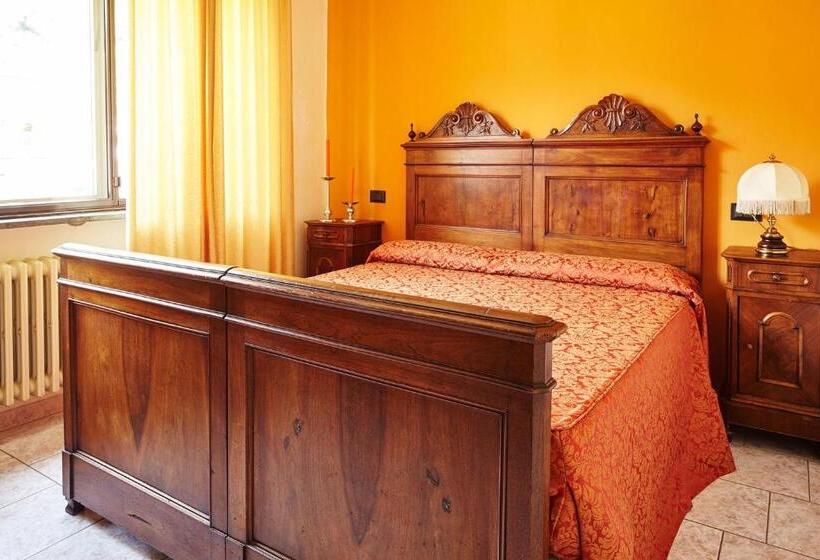 חדר סטנדרט, 2000