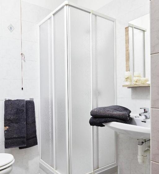 חדר סטנדרט, 2000