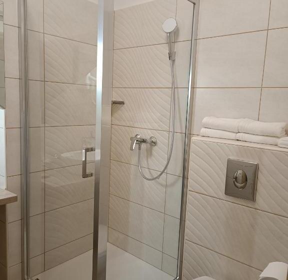 スーペリアの4人部屋, Alfa