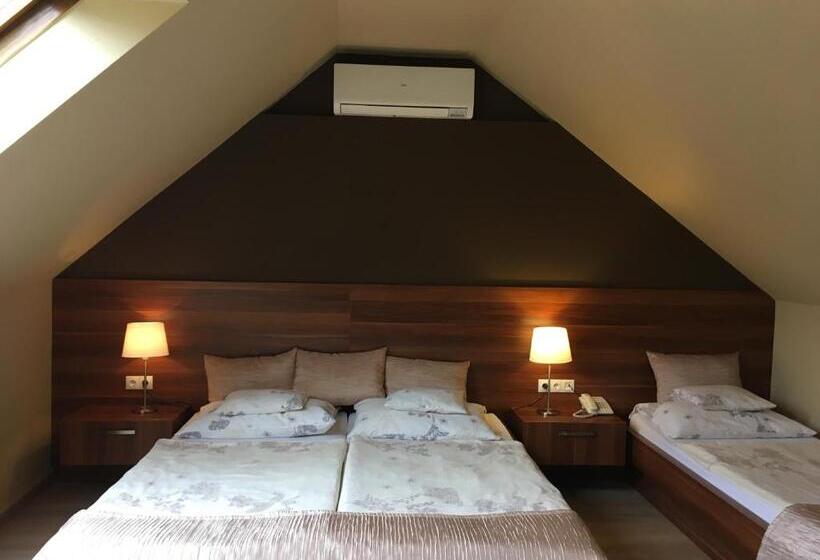 スーペリアの4人部屋, Alfa