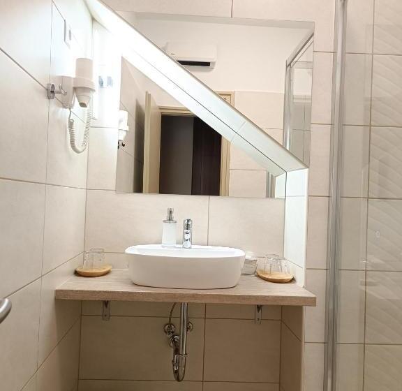 スーペリアの4人部屋, Alfa