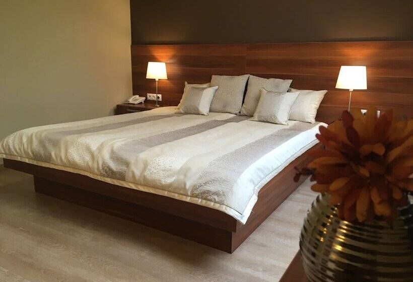 スーペリアトリプルルーム, Alfa