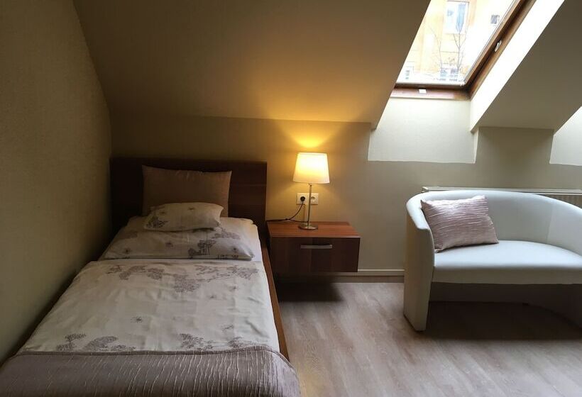 スーペリアの4人部屋, Alfa