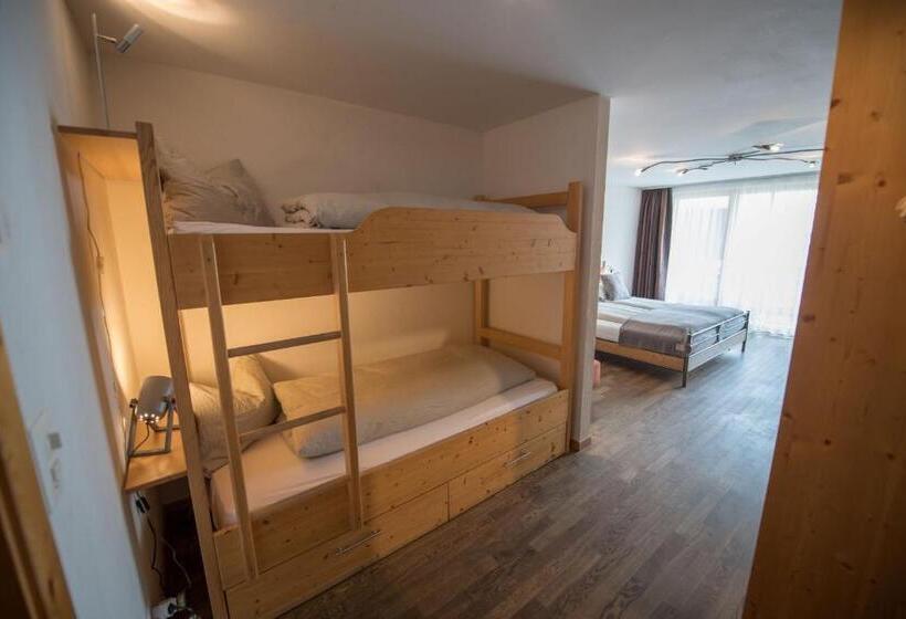 غرفة عائلية, Alpenlodge