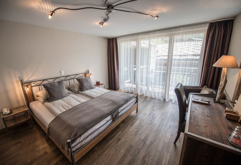 غرفة عائلية, Alpenlodge