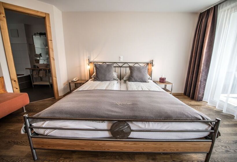 غرفة عائلية, Alpenlodge