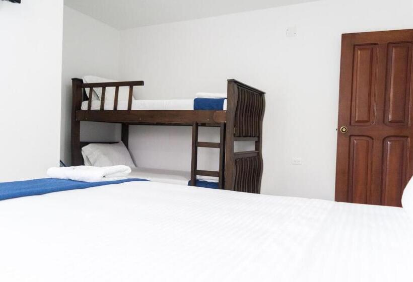 اتاق استاندارد چهار تخته, Aquarius