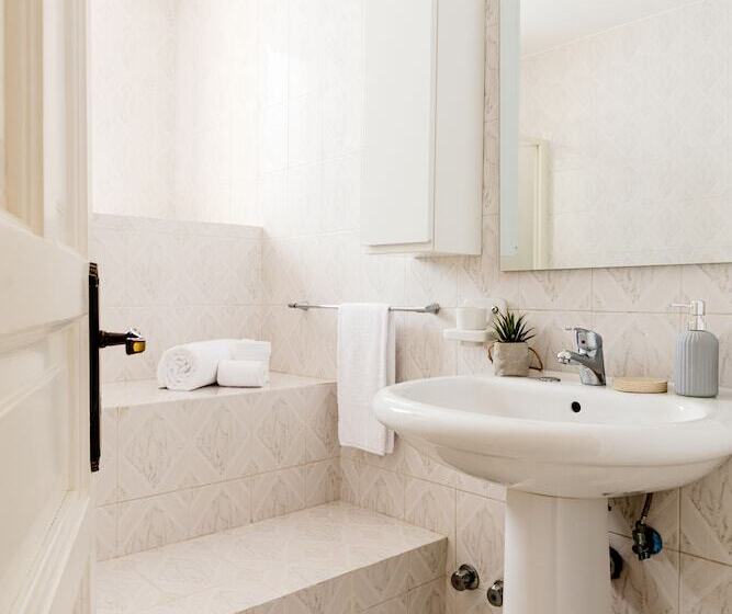 Standard Yhden Hengen Huone, Da Raffaele