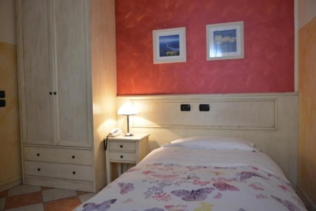 スタンダードシングルルーム, Due Colonne