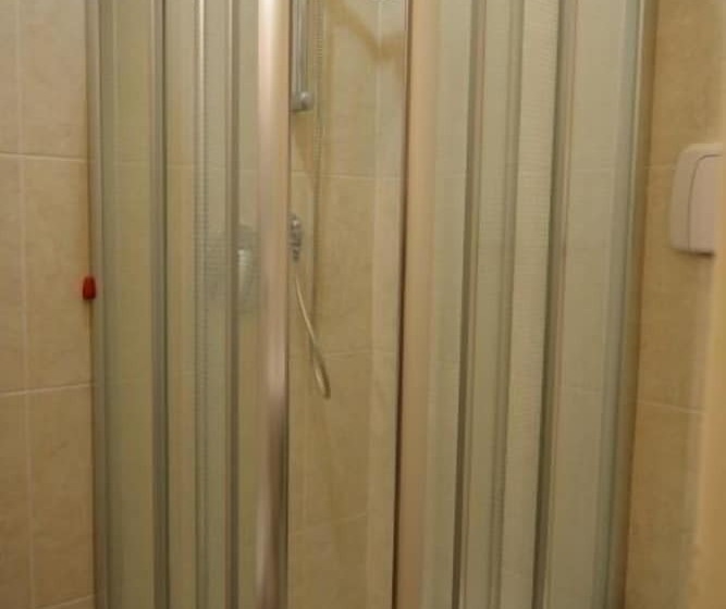 スタンダードトリプルルーム, Due Colonne