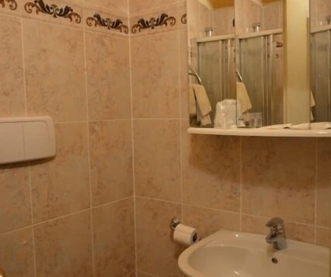 スタンダードトリプルルーム, Due Colonne