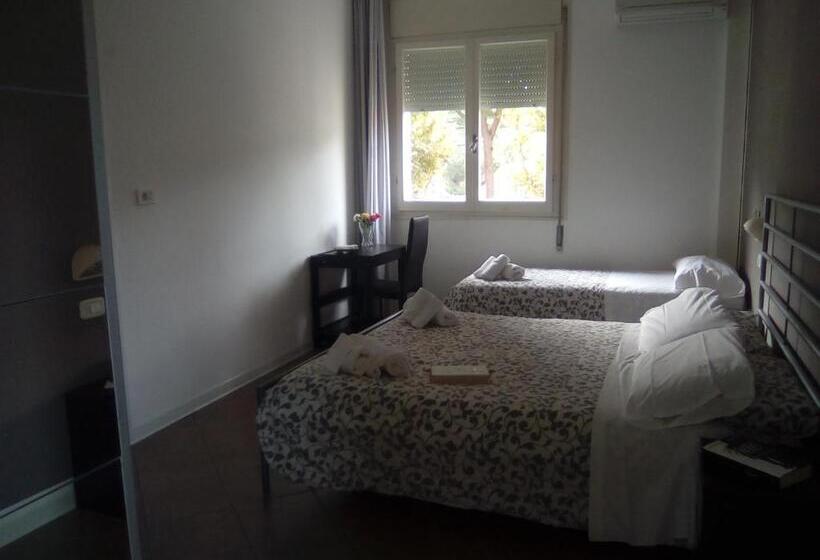 חדר סטנדרט לשלושה, Fast