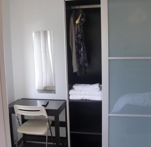 חדר סטנדרט לשלושה, Fast