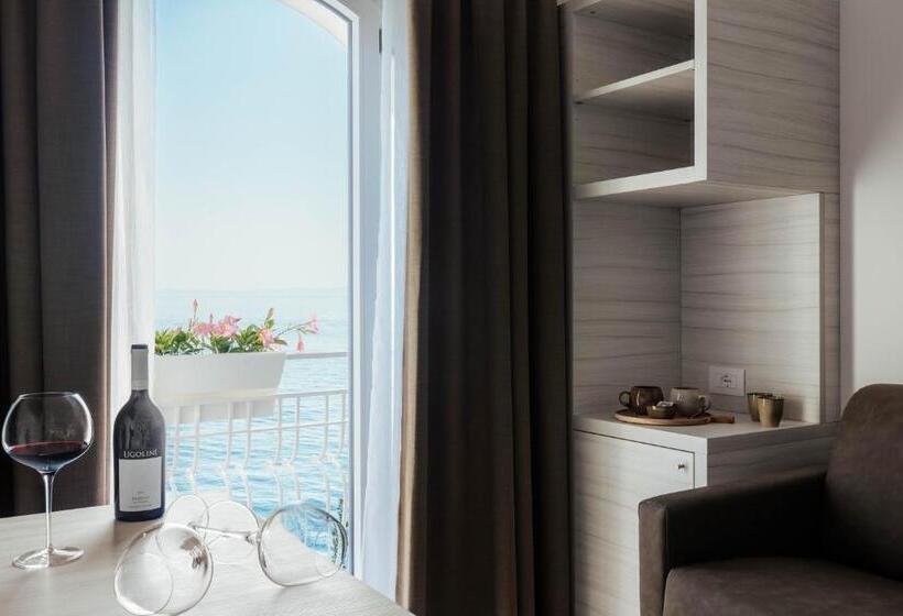 Suite with lake view, Giardinetto