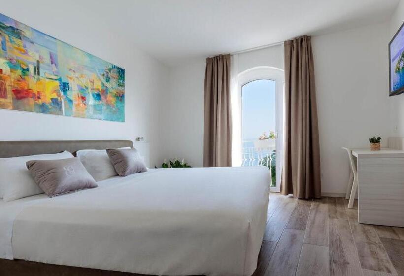 Suite with lake view, Giardinetto