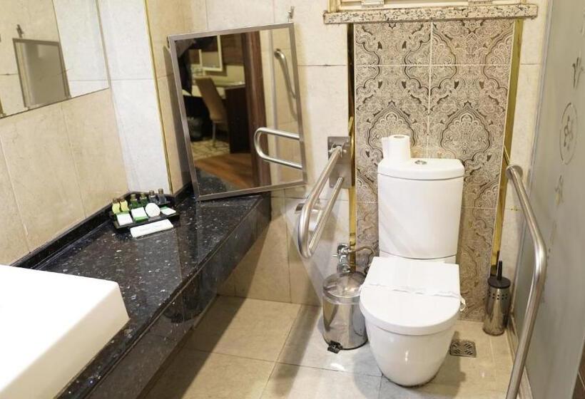 اتاق استاندارد سه تخته با بالکن, Green Prusa