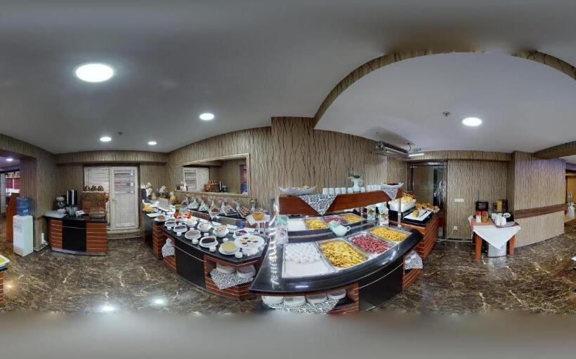 اتاق استاندارد با چشمانداز کوهستان, Green Prusa