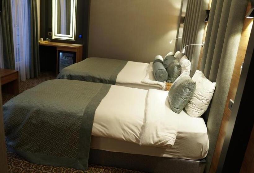 اتاق استاندارد با چشمانداز کوهستان, Green Prusa