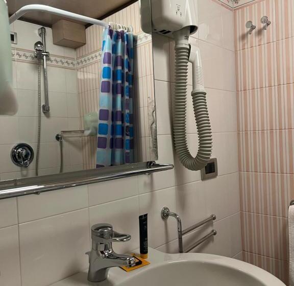 اتاق استاندارد یک نفره, Hg Hotel Italia