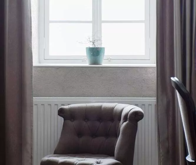 クラシックルーム, L Slottsbacken