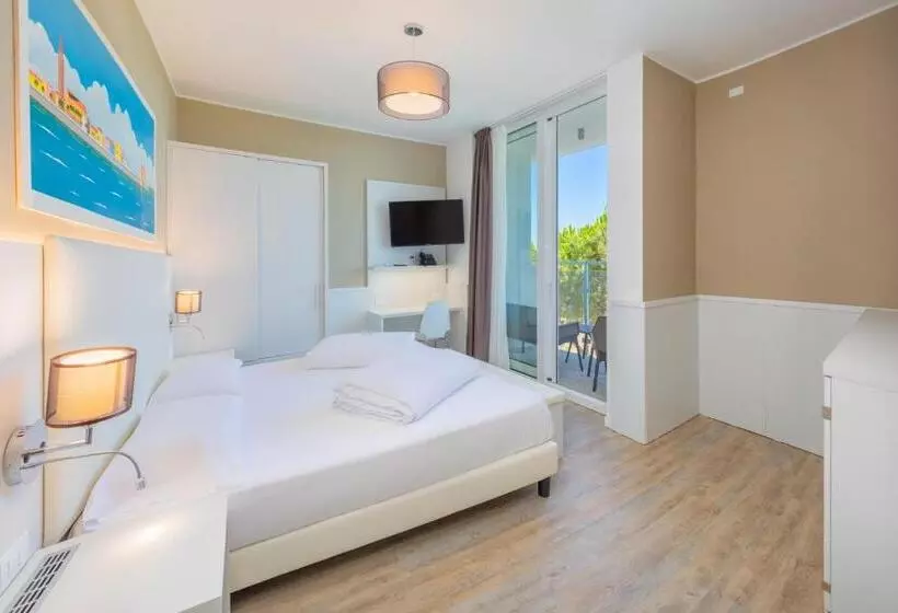 اتاق لوکس با چشم‌انداز دریا, Marina Palace Hotel 4 Stelle S