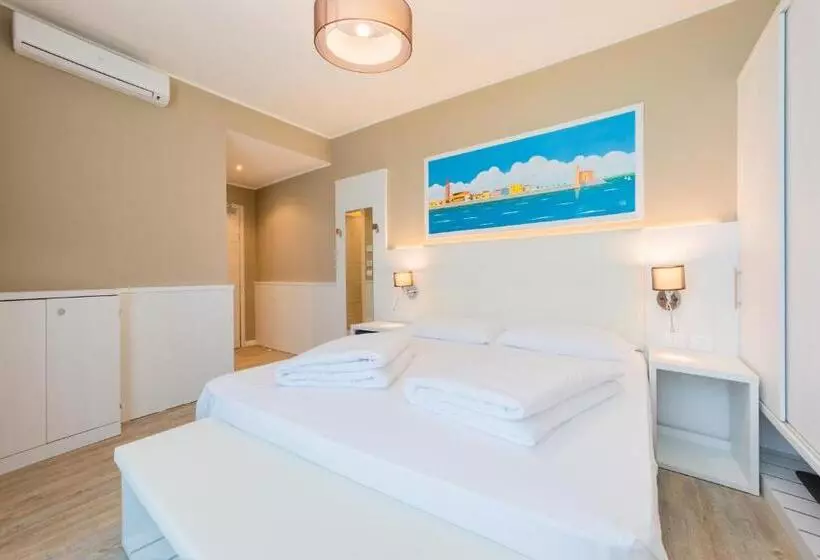 اتاق لوکس با چشم‌انداز دریا, Marina Palace Hotel 4 Stelle S