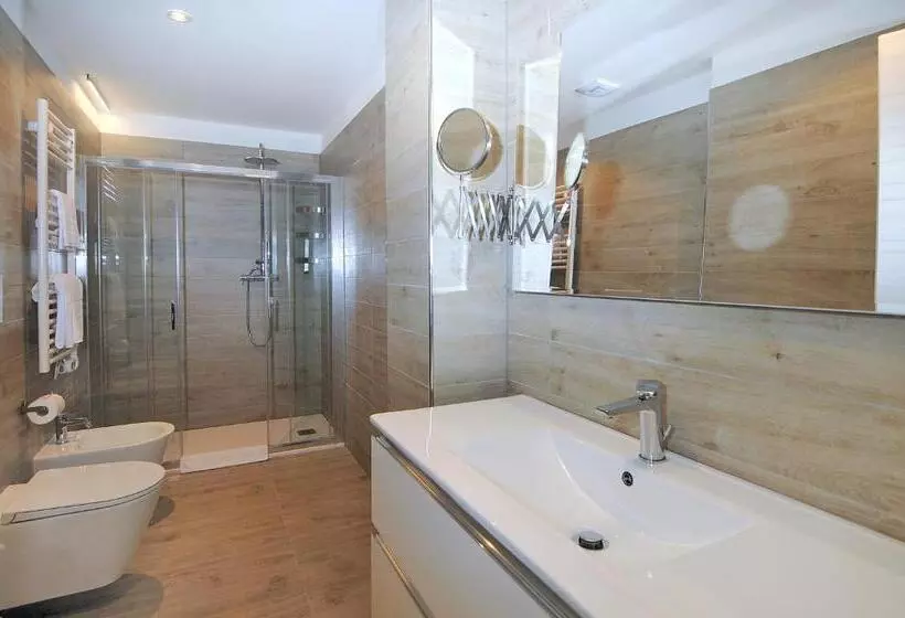 اتاق لوکس سه تخته, Marina Palace Hotel 4 Stelle S