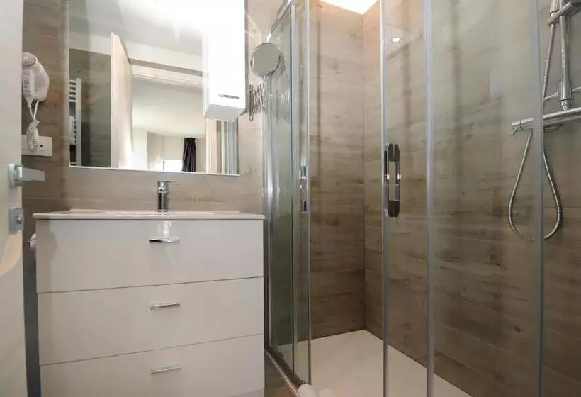 اتاق لوکس سه تخته, Marina Palace Hotel 4 Stelle S