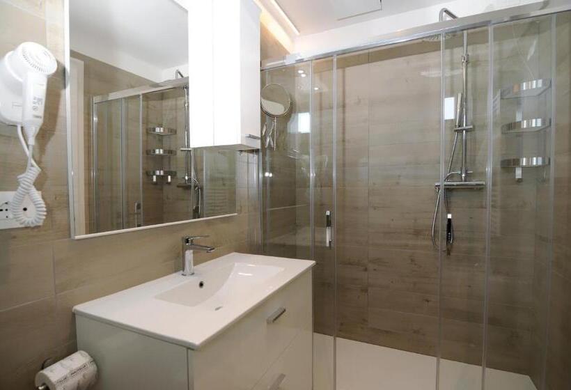 Четырехместный Номер Deluxe, Marina Palace Hotel 4 Stelle S