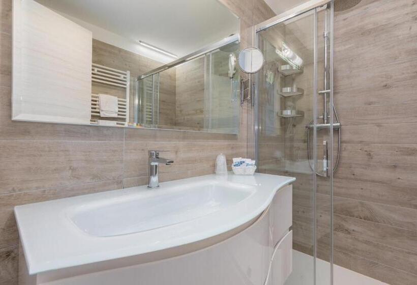 Трехместный Номер Стандарт с Балконом, Marina Palace Hotel 4 Stelle S