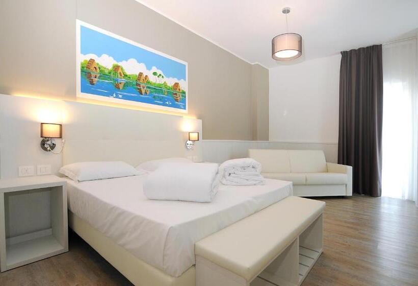 Четырехместный Номер Стандарт с Балконом, Marina Palace Hotel 4 Stelle S