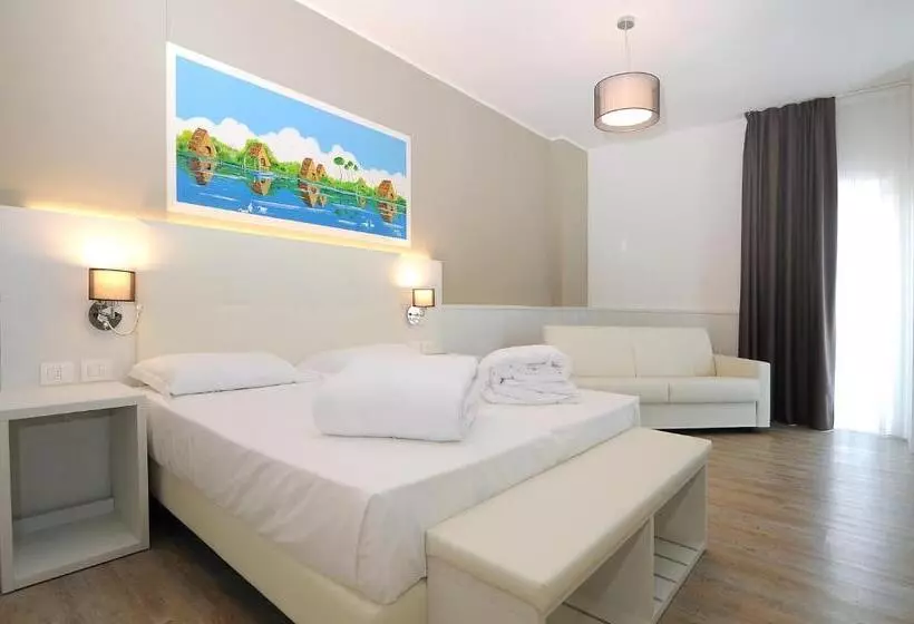 اتاق استاندارد چهارنفره با بالکن, Marina Palace Hotel 4 Stelle S
