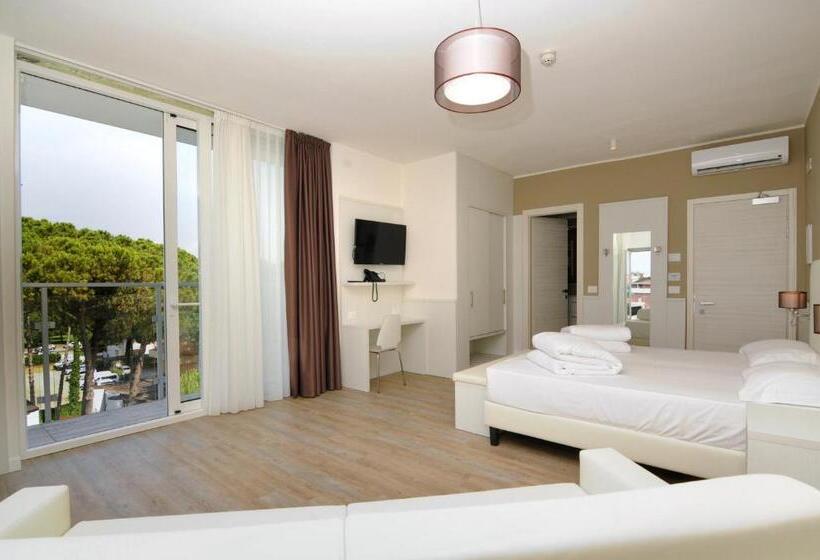 חדר לארבעה סטנדרטי עם מרפסת, Marina Palace Hotel 4 Stelle S