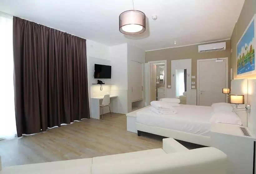 اتاق استاندارد چهارنفره با بالکن, Marina Palace Hotel 4 Stelle S