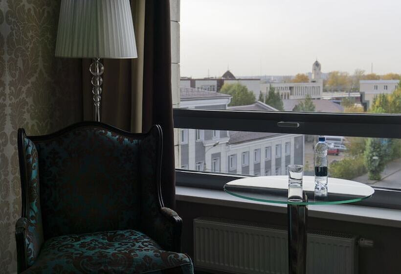 带2个双人床的标准工作室, Ramada By Wyndham Kazan City Center