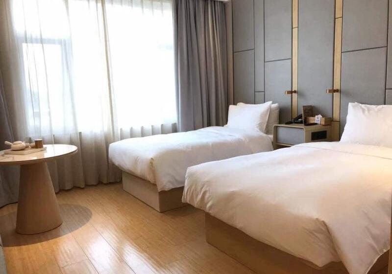 جناح مطلّ علي الجبل, Royal