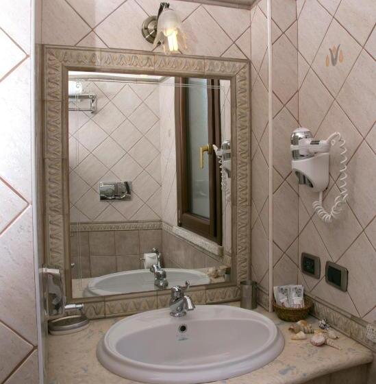 四人标准间, Sa Suergia