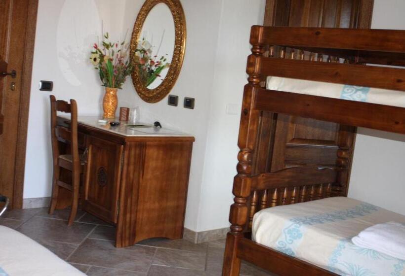 四人标准间, Sa Suergia