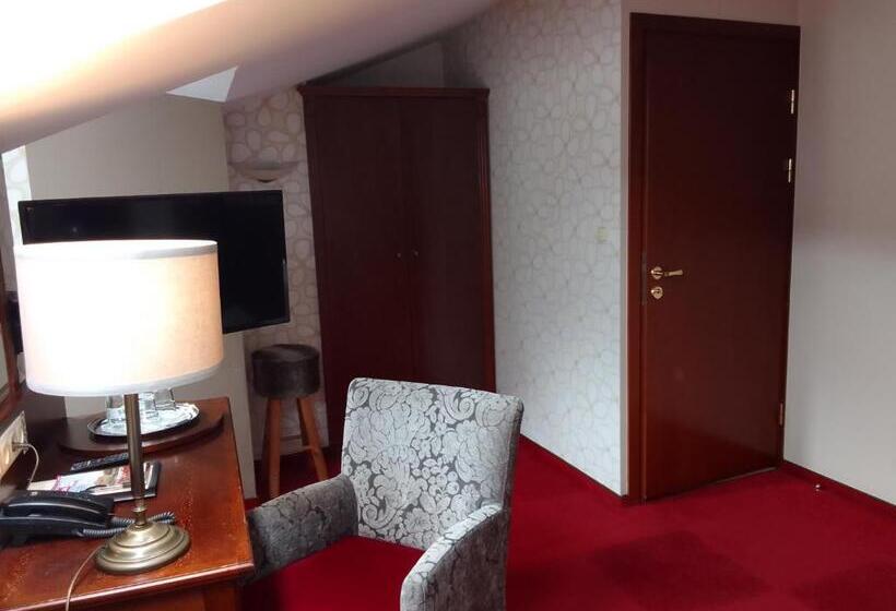 غرفة سوبيريور, Stare Miasto Old Town