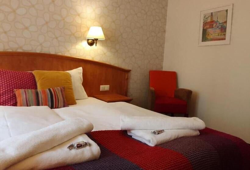 غرفة كلاسيكية, Stare Miasto Old Town