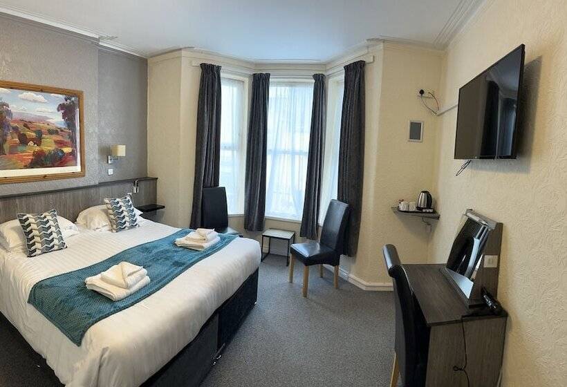 חדר דלוקס, The Port