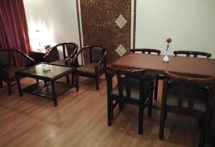 Chambre Deluxe, Yuvarani Residency