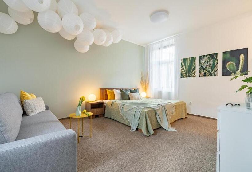 חדר סטנדרט לארבעה, Penzion Expo Dream #33 By Goodnite Cz