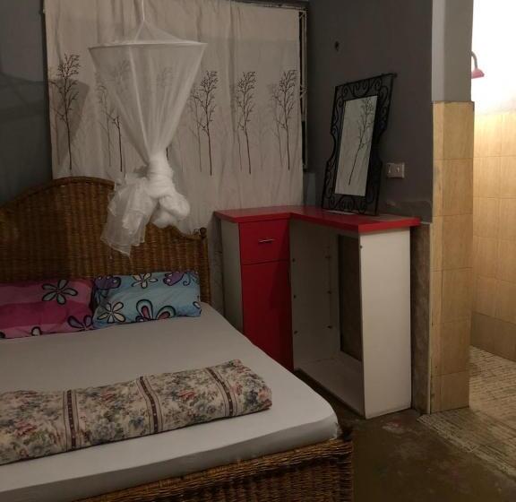 اتاق لوکس, The Greenhouse Hostel Arusha Tanzania